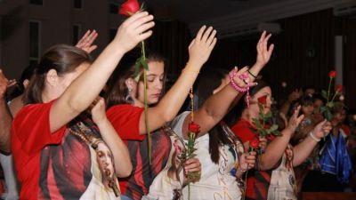 Centenas de pessoas participaram do Terço das Rosas dentro da programação de Natal do Município