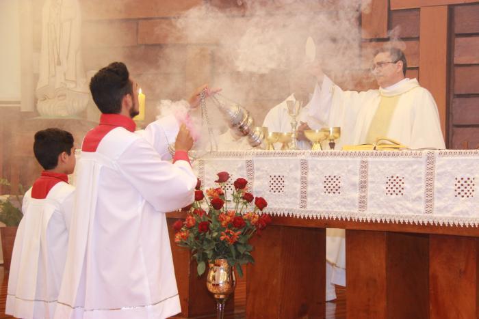 Missa na véspera e no dia de Natal reuniu grande número de fiéis na Igreja Matriz em Pérola 5