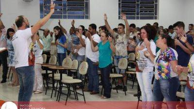 Grupo de Oração da RCC reuniu centenas de pessoas para uma noite de pregação e louvor