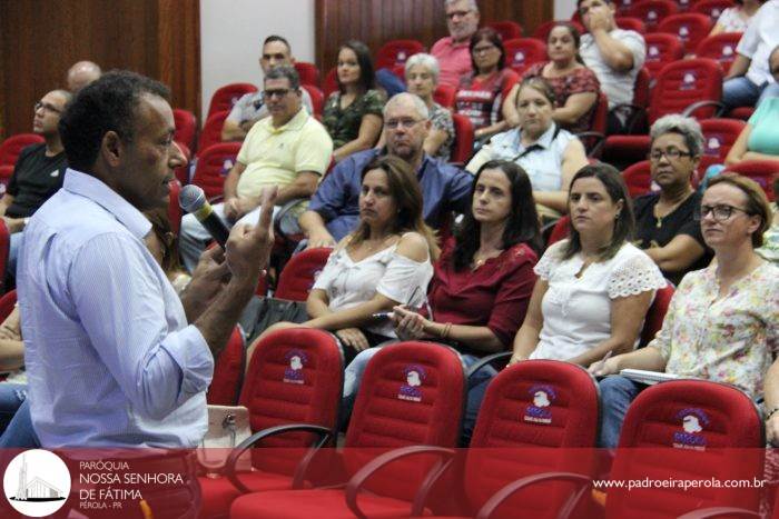 Educação: Padre Marcos esteve presente na abertura do Ano Letivo em Pérola 10