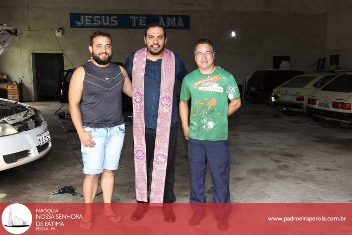 Padre visitou comércios em Pérola na manhã desta quinta-feira 9