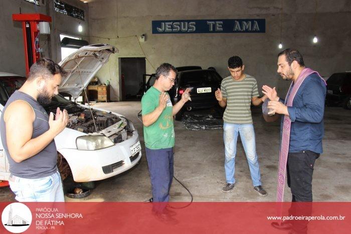 Padre visitou comércios em Pérola na manhã desta quinta-feira 10