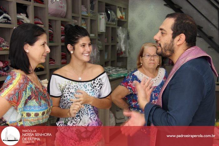 Padre visitou comércios em Pérola na manhã desta quinta-feira 17