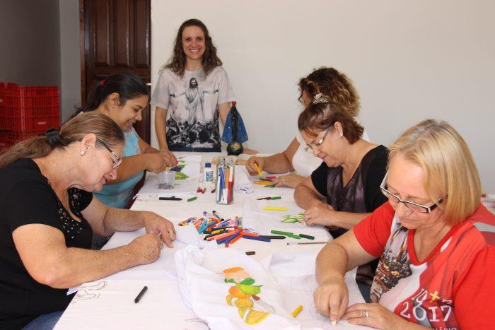 Aulas de pintura já são ministradas pelo Projeto Juventude em Ação 4