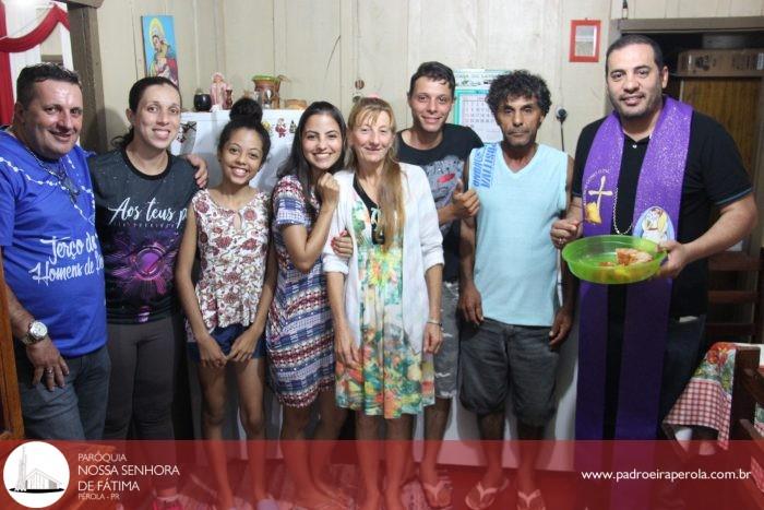 Padre visita famílias na comunidade Jereba, em Pérola. 9