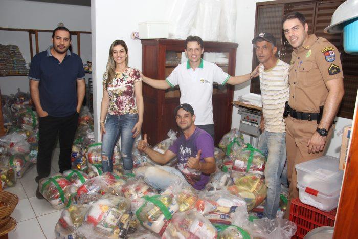 SOS com Cristo: Duas toneladas de alimentos foram arrecadadas e irão para a mesa dos mais necessitados 5