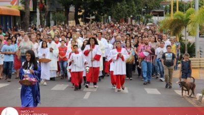 Corpus Christi: Missa e Procissão