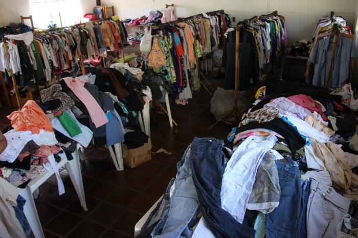 Bazar com mais de 10 mil peças por apenas 1 real cada 11