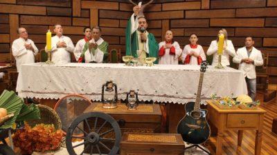 Hoje tem Missa Sertaneja na Igreja Matriz em Pérola às 19h e em seguida o “Arraiá da Padroeira”