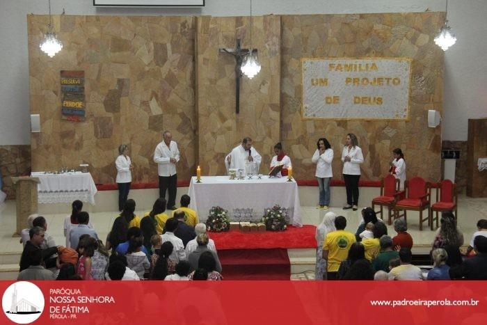 Padre Marcos presidiu uma missa na Semana da Família em Icaraíma 17