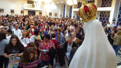 Semana da Família: durante a missa presidida pelo Pe. Marcio foi recebido os retalhos entregue pelas familias