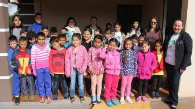 Crianças da Escola Arminda Rodrigues visitam a Pastoral da Criança
