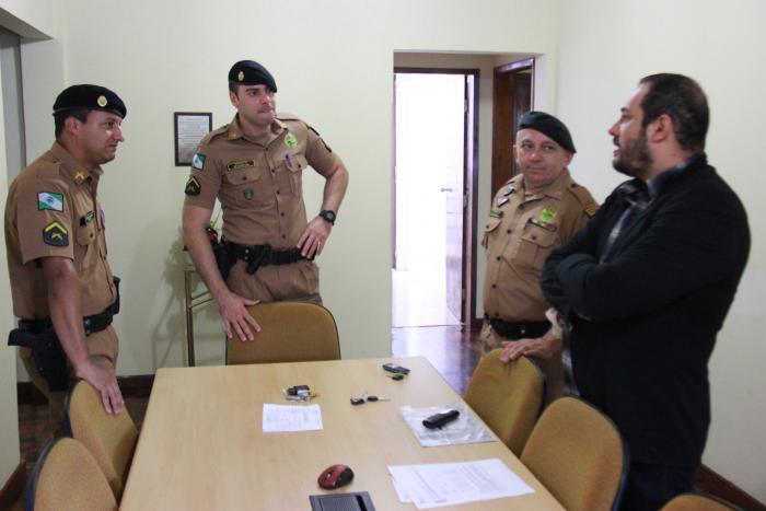 Padre visitou o destacamento da Policia Militar em Pérola 4