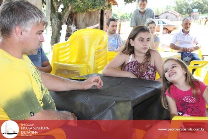 Catequista reúne crianças e famílias para a reza do Terço 8