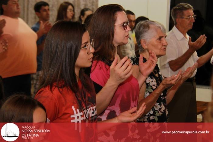 Adolescentes apresentam teatro durante celebração na Comunidade São Paulo 9