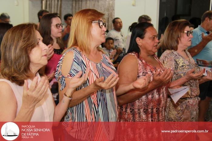 Adolescentes apresentam teatro durante celebração na Comunidade São Paulo 10