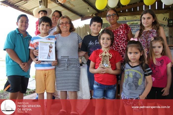 Catequista reúne crianças e famílias para a reza do Terço 17