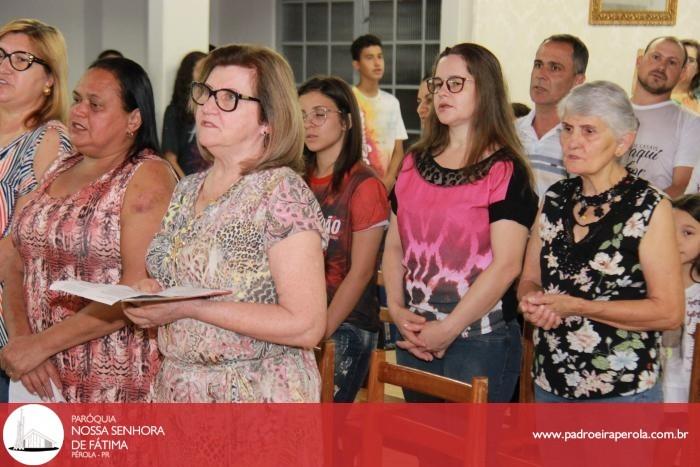 Adolescentes apresentam teatro durante celebração na Comunidade São Paulo 17