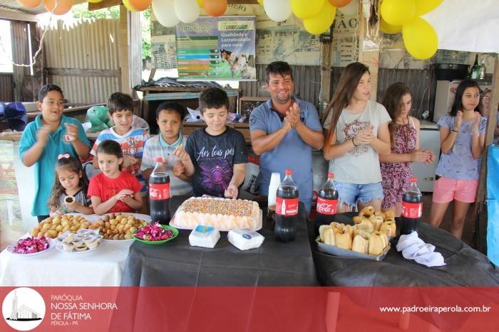 Catequista reúne crianças e famílias para a reza do Terço 22