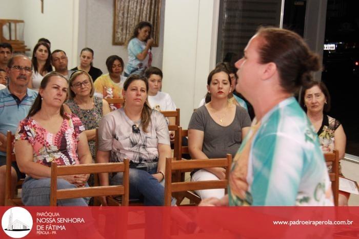 Adolescentes apresentam teatro durante celebração na Comunidade São Paulo 36