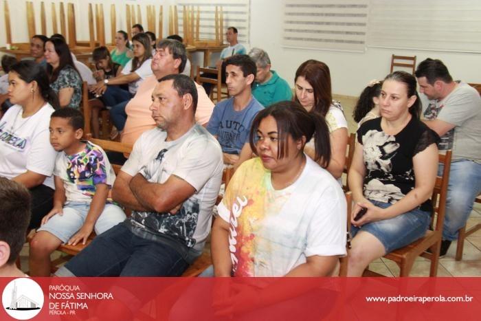 Adolescentes apresentam teatro durante celebração na Comunidade São Paulo 38