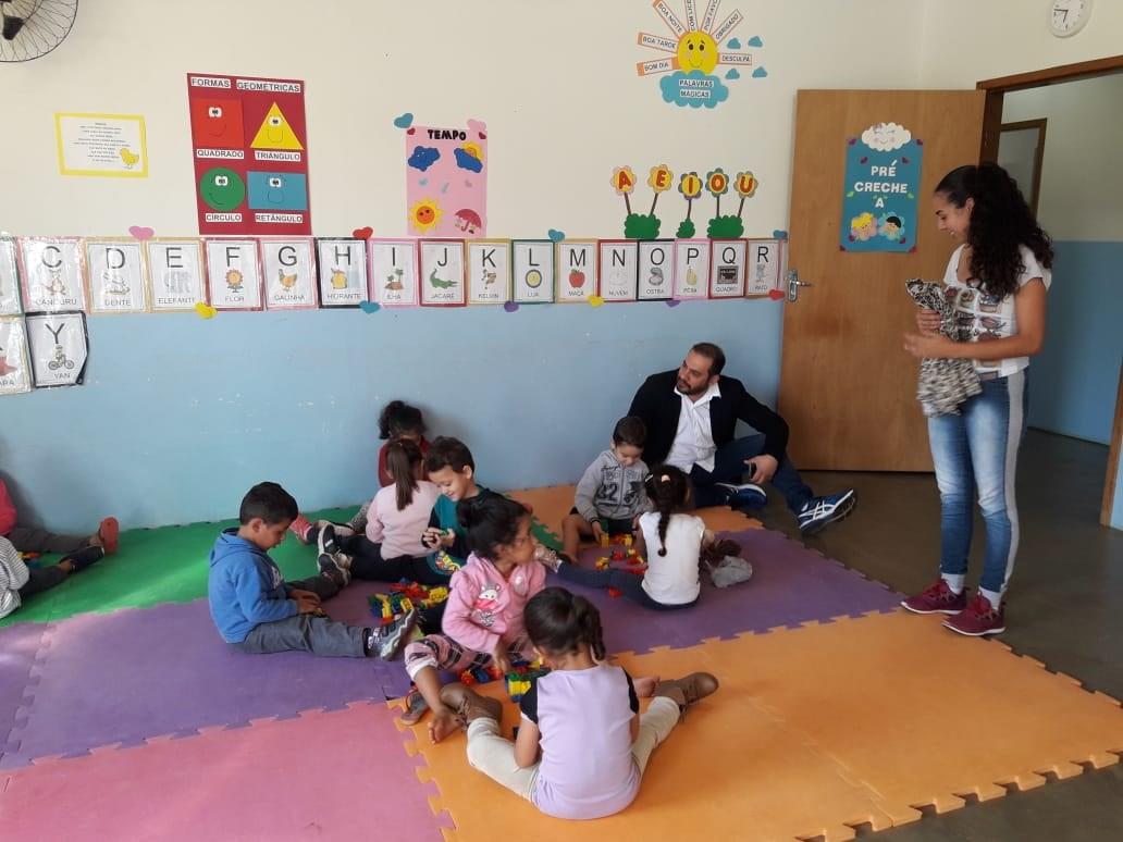 Padre visitou o projeto "Cuidar & Educar" em Pérola 8