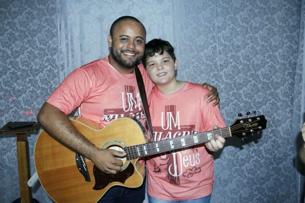 A música “Milagre de Deus” tema do acampamento mirim foi composta por uma criança de 10 anos inspirada na vida do irmão 7