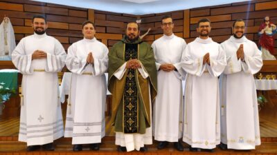 Seminaristas participaram da Missa na paróquia de Pérola