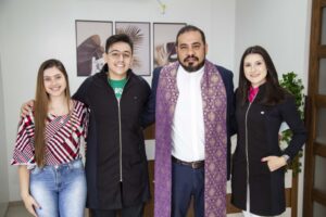 Padre abençoou a "Molonha & Antonholi Odontologia" em Pérola 9