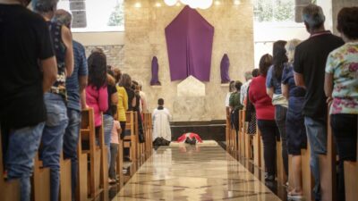 Missa da Ceia e Celebração da Cruz foram celebradas nas duas Igrejas em Pérola