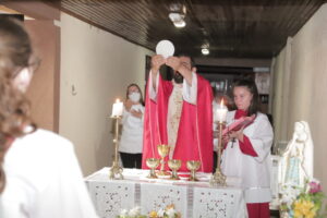 Padre celebrou Missa em residência pelos enfermos da comunidade Nossa Senhora de Lourdes 18