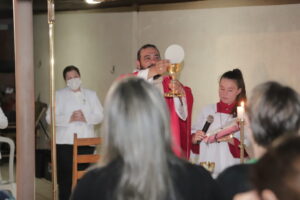 Padre celebrou Missa em residência pelos enfermos da comunidade Nossa Senhora de Lourdes 22