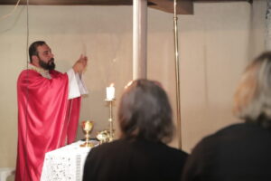 Padre celebrou Missa em residência pelos enfermos da comunidade Nossa Senhora de Lourdes 30