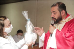 Padre celebrou Missa em residência pelos enfermos da comunidade Nossa Senhora de Lourdes 32