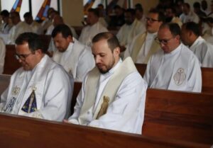 Diocese de Umuarama: Encontro dos Presbíteros com tema "Perspectivas para o Presbítero na Sociedade do Cansaço” 5