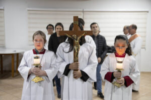 Pe. Marcos celebra uma Missa na CEB São Paulo 5