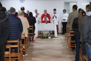 Pe. Marcos celebra uma Missa na CEB São Paulo 8