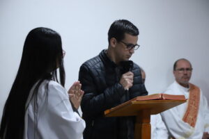 Pe. Marcos celebra uma Missa na CEB São Paulo 11