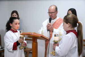 Pe. Marcos celebra uma Missa na CEB São Paulo 13