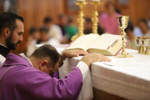 Missas de Cinzas foi celebrada às 06h na Paróquia. Haverão outras três hoje. 6