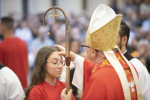 Dom João Memede e o Sacramento da Crisma na Paróquia 5